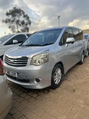 Toyota Noah 2012 Silver