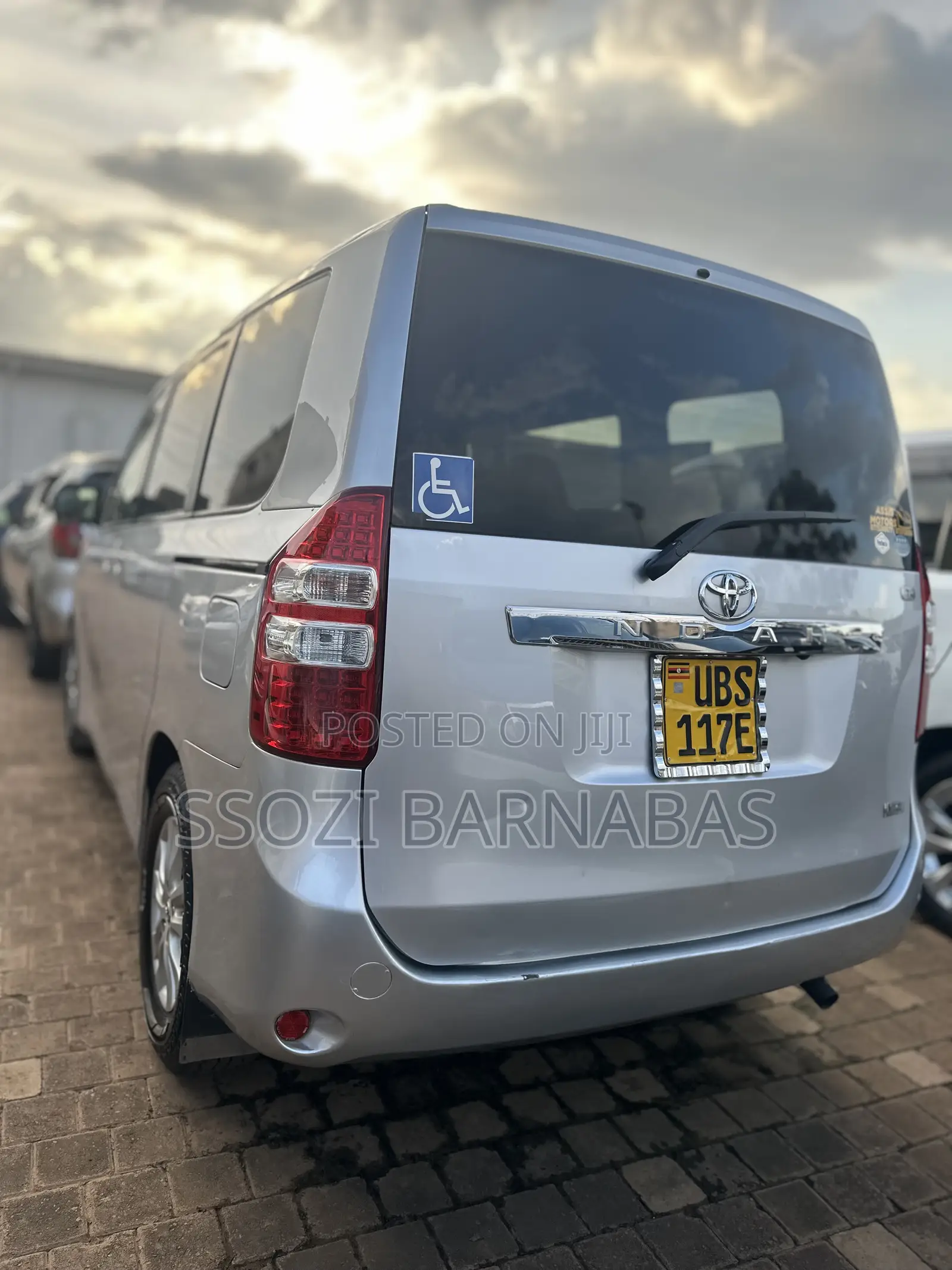 Toyota Noah 2012 Silver