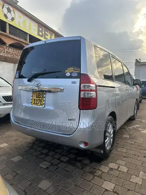 Toyota Noah 2012 Silver