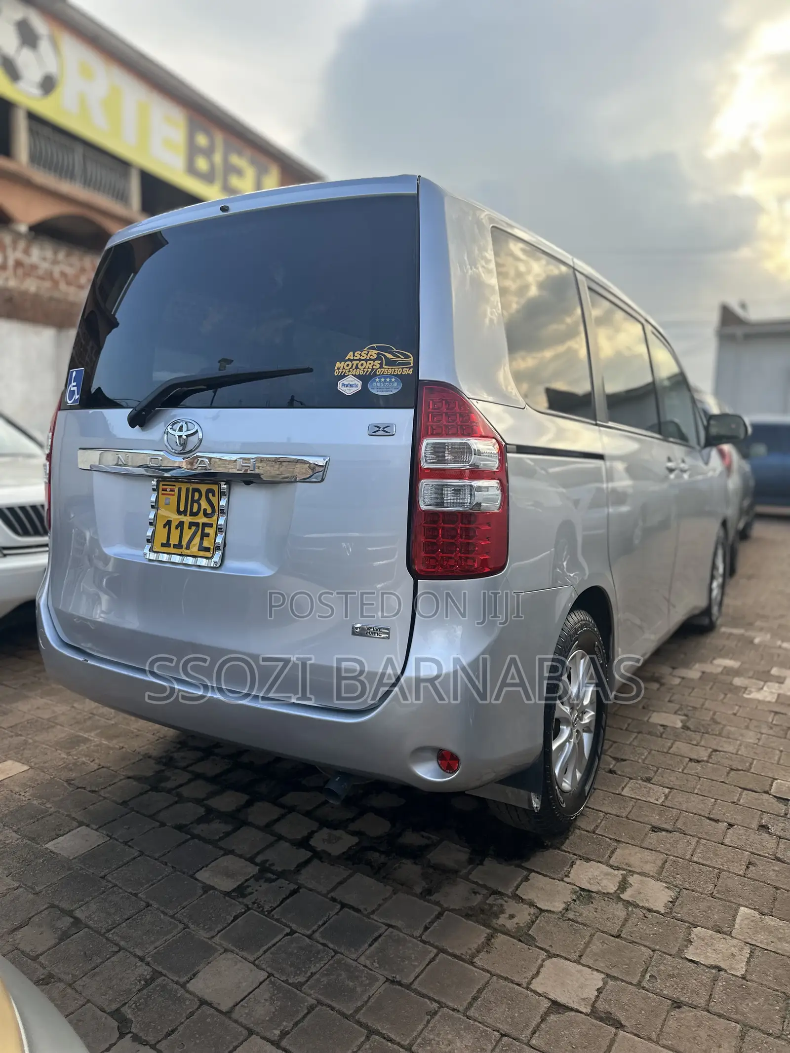 Toyota Noah 2012 Silver