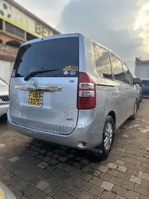 Toyota Noah 2012 Silver