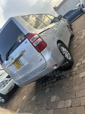 Toyota Noah 2012 Silver