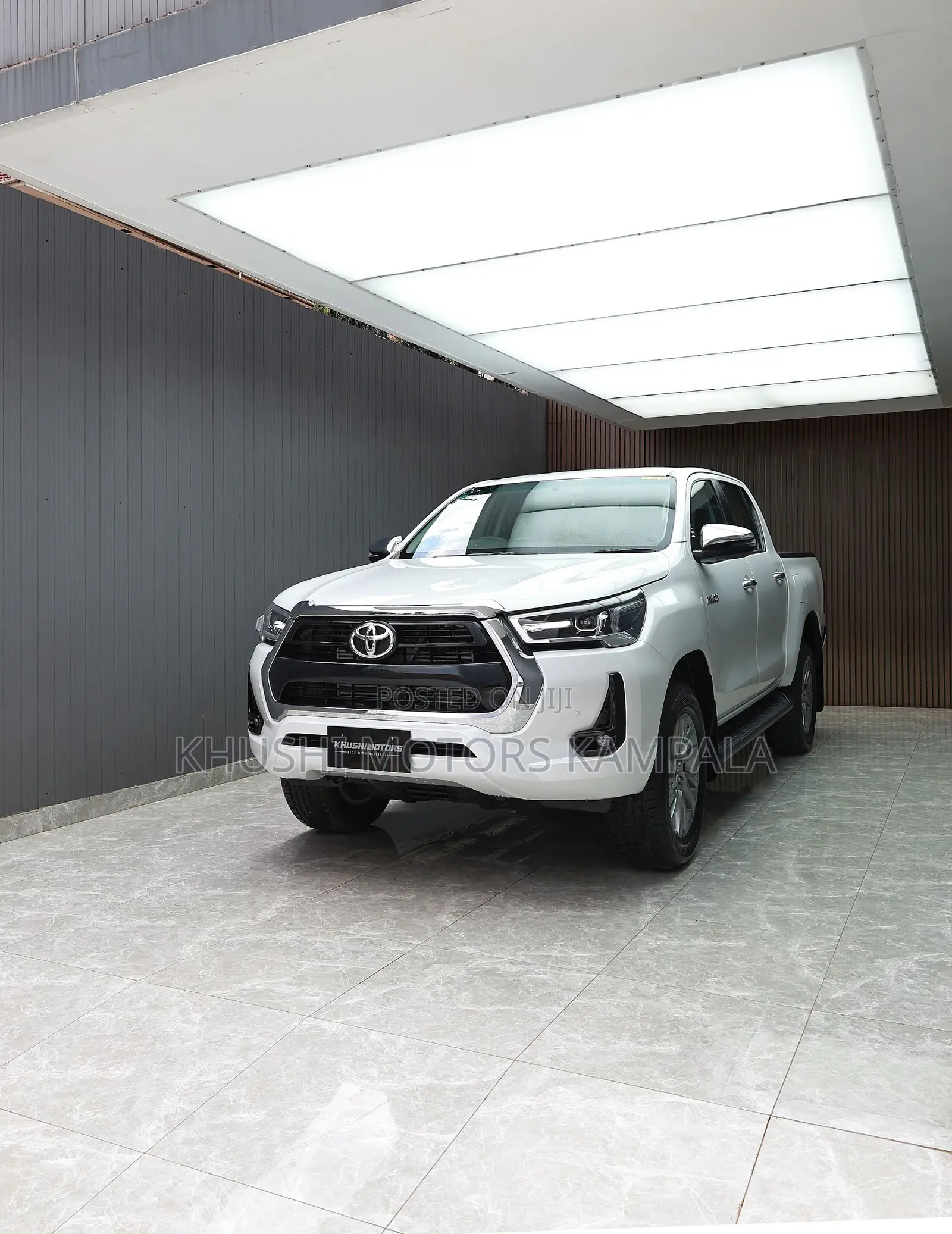 Toyota Hilux 2026 White