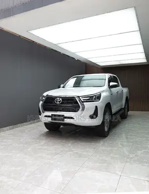 Toyota Hilux 2026 White