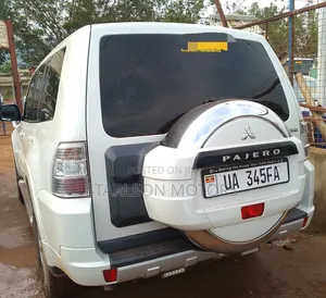 Mitsubishi Pajero 3.2 Di-Dc GLS 2011 White