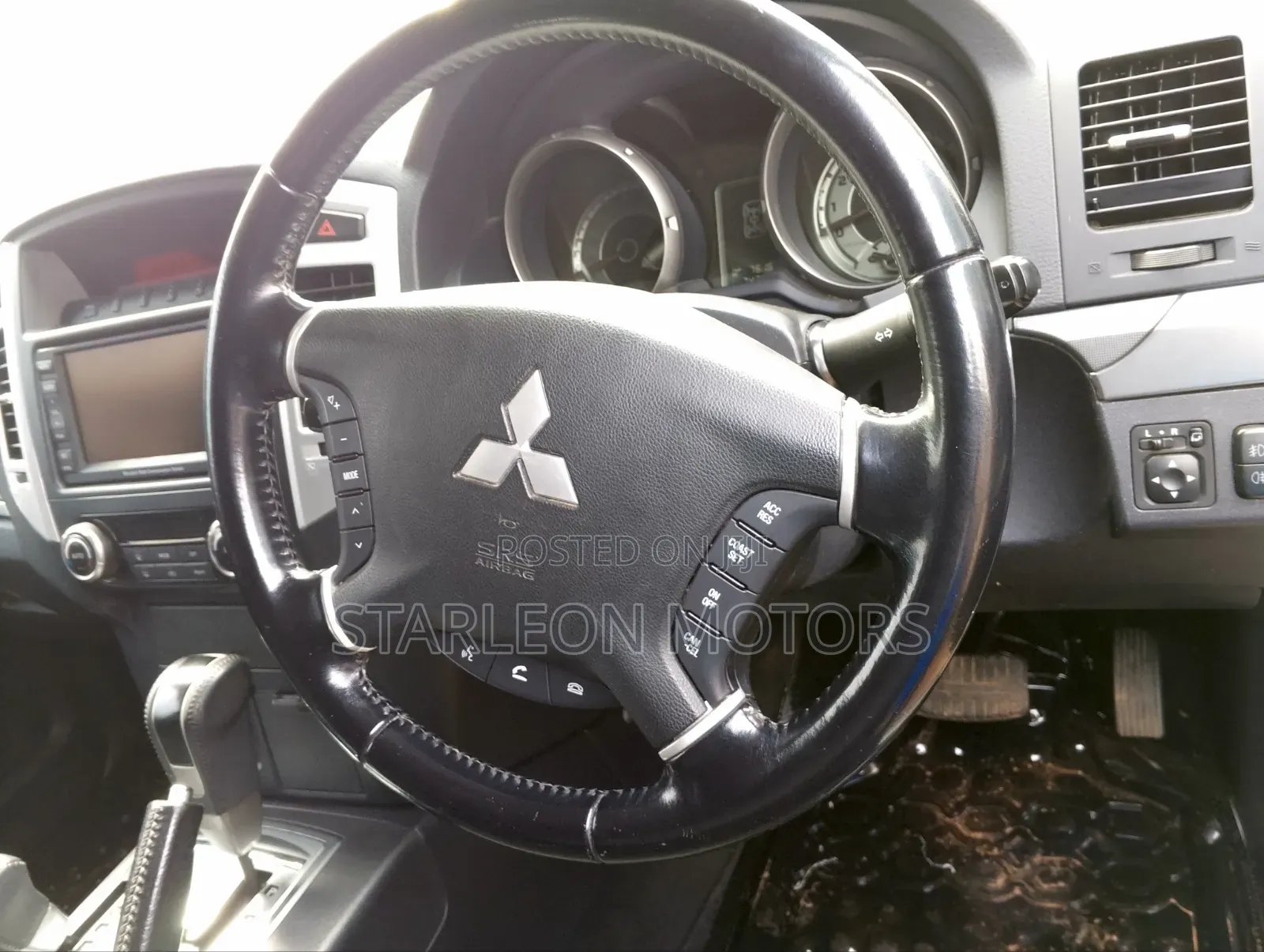 Mitsubishi Pajero 3.2 Di-Dc GLS 2011 White