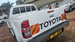 Toyota Hilux 2009 White