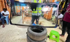 Landcruiser Fj200 Windscreen Glass