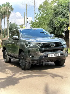 Toyota Hilux 2024 Green