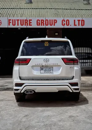 New Toyota Land Cruiser LC300 2025 White