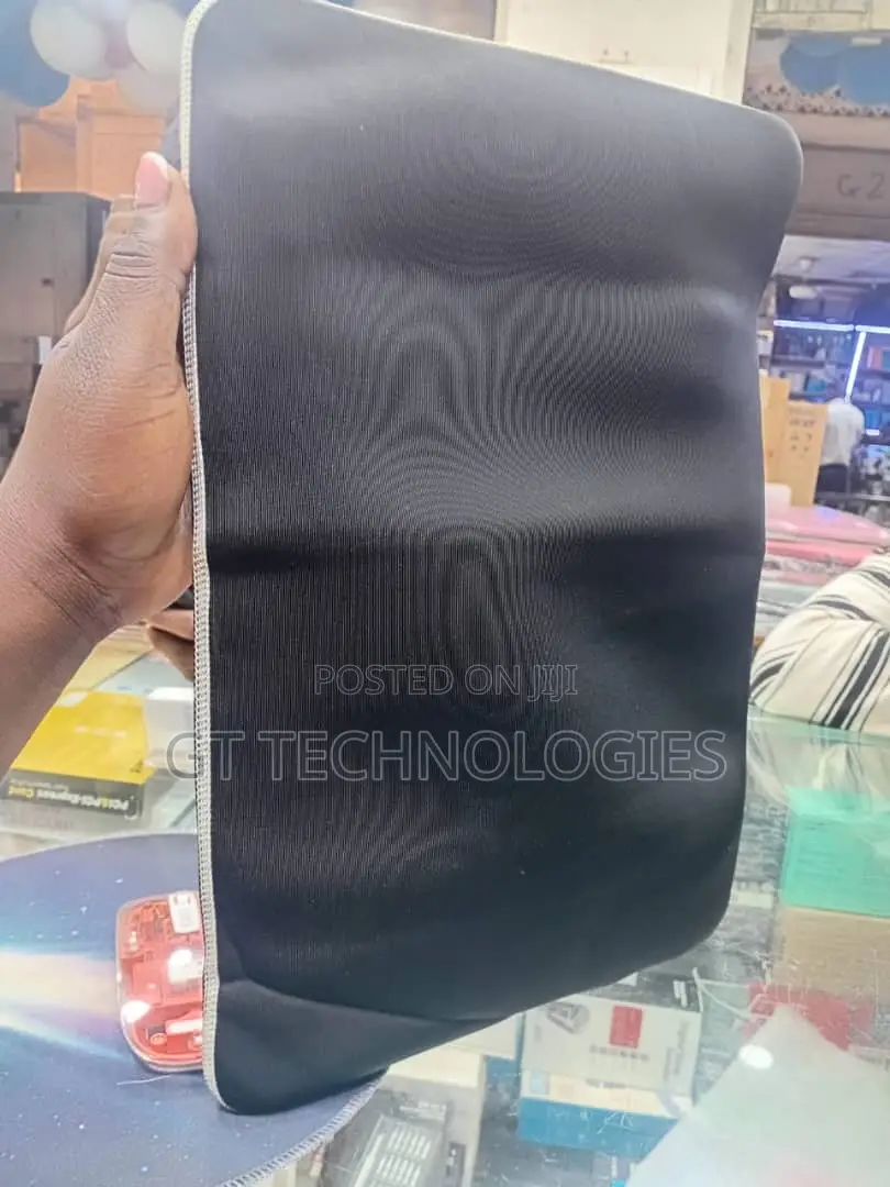 HP Reversible Protective Laptop Sleeve (Black & Silver} / P