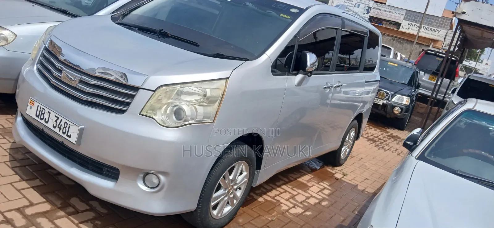 Toyota Noah 2010 Silver