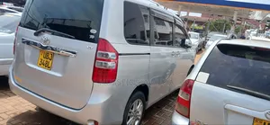 Toyota Noah 2010 Silver