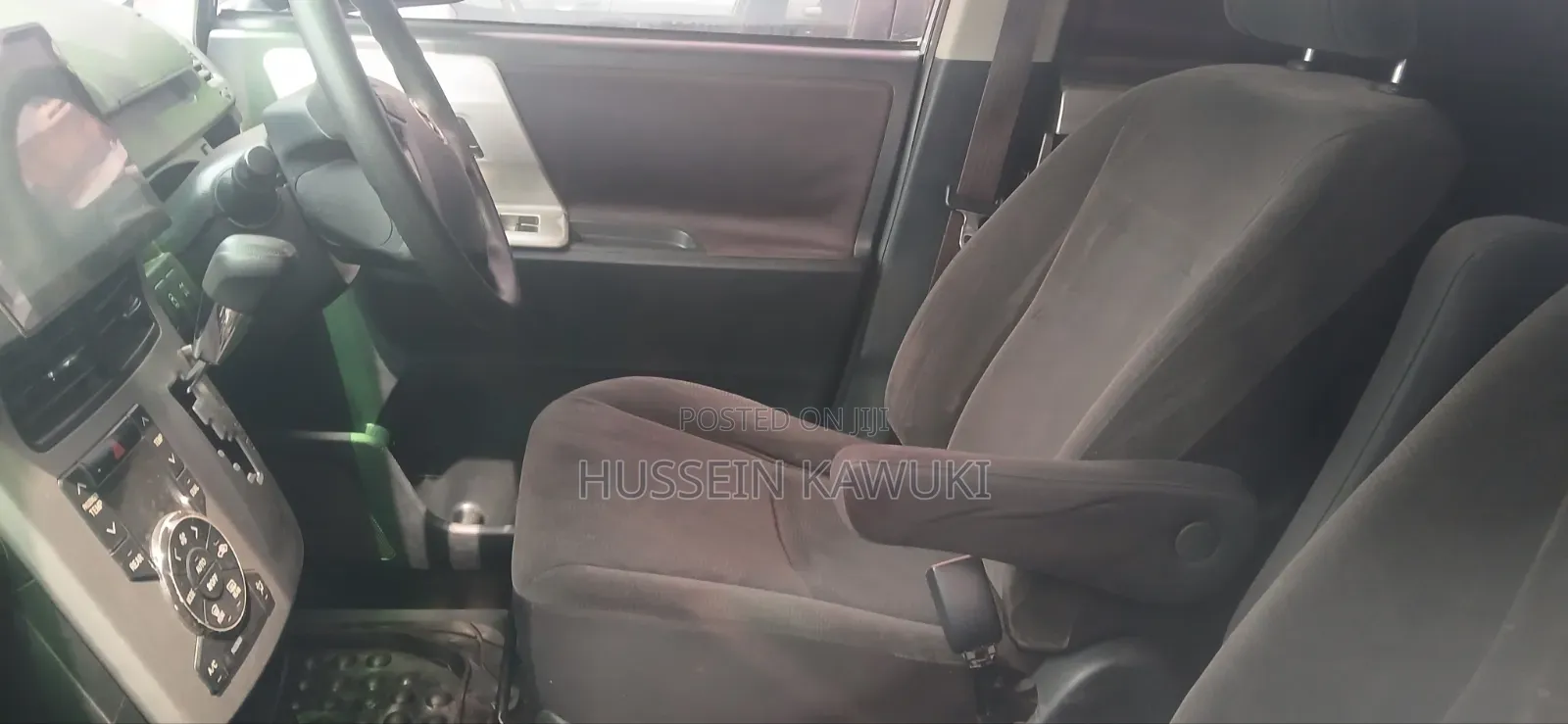 Toyota Noah 2010 Silver