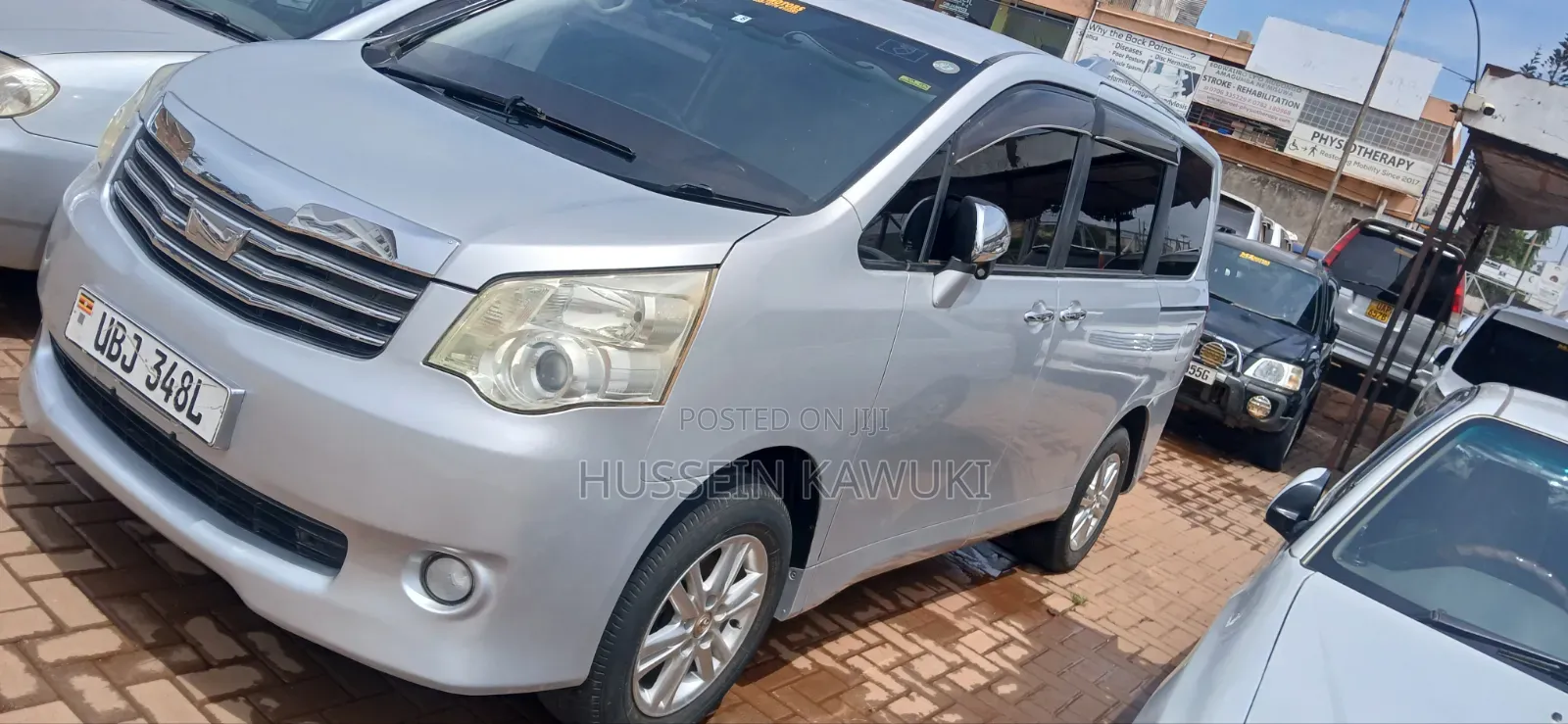 Toyota Noah 2010 Silver