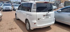 Toyota Sienta 2012 White