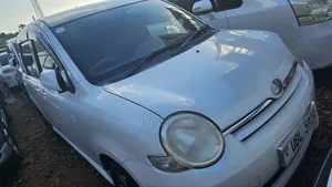 Toyota Sienta 2008 White