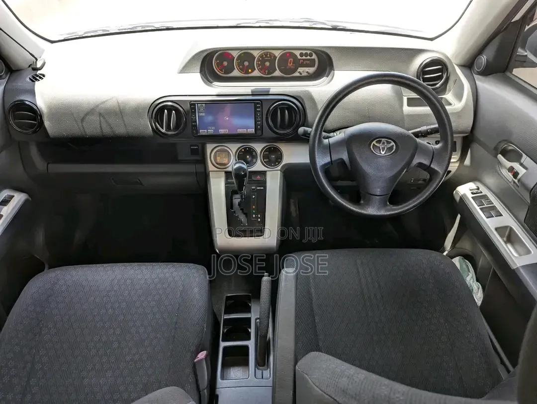 Toyota Corolla Rumion 2010 White