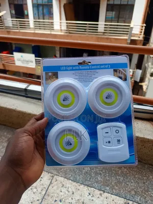 Wireless LED Puck Light Set With Remote Control.