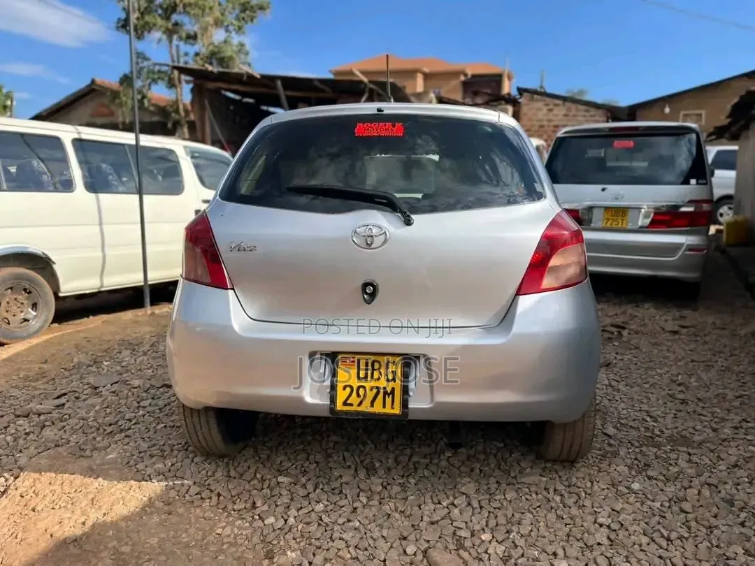Toyota Vitz 2008 Silver