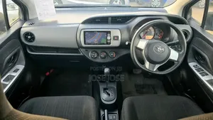 Toyota Vitz 2008 Silver
