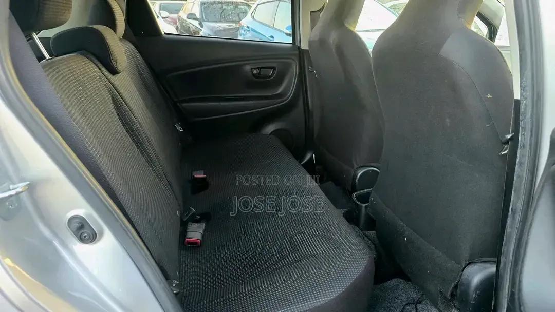 Toyota Vitz 2008 Silver