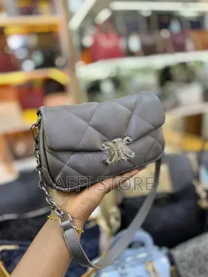 Shoulder Bag With Genuine Leather and Zipper for Closing It