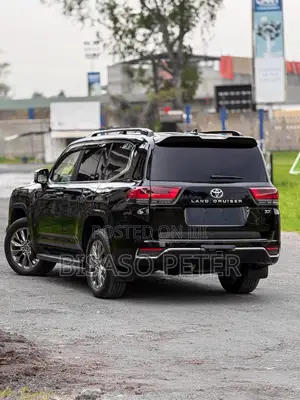 Toyota Land Cruiser 2023 Black