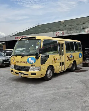 Hino Dutro 2014 Yellow