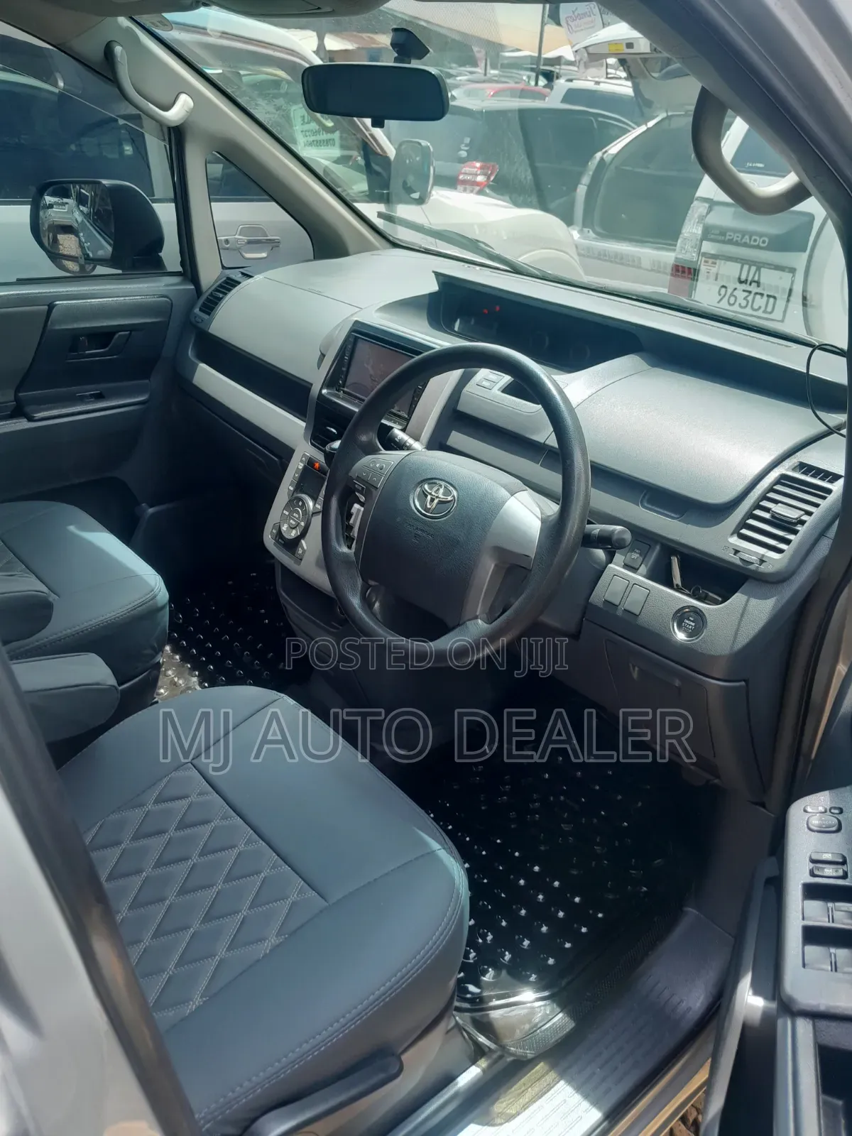 Toyota Noah 2010 Silver