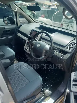 Toyota Noah 2010 Silver