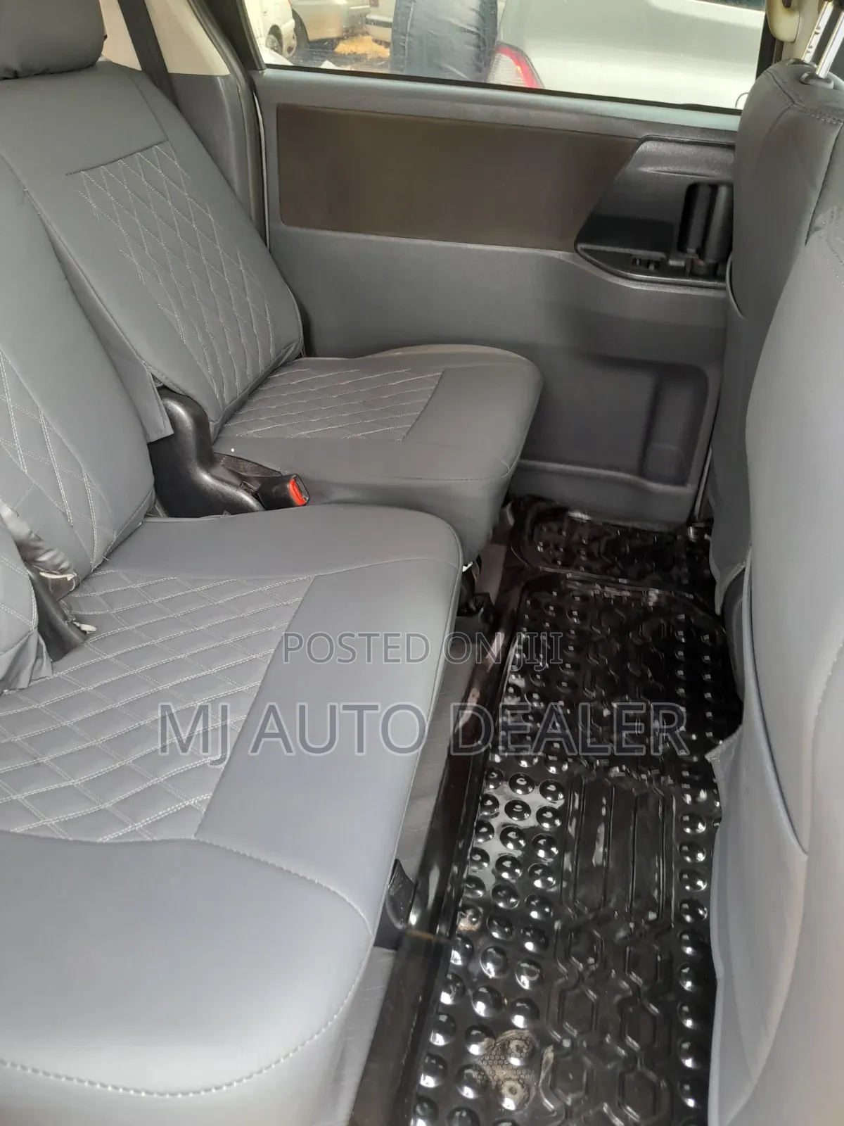 Toyota Noah 2010 Silver
