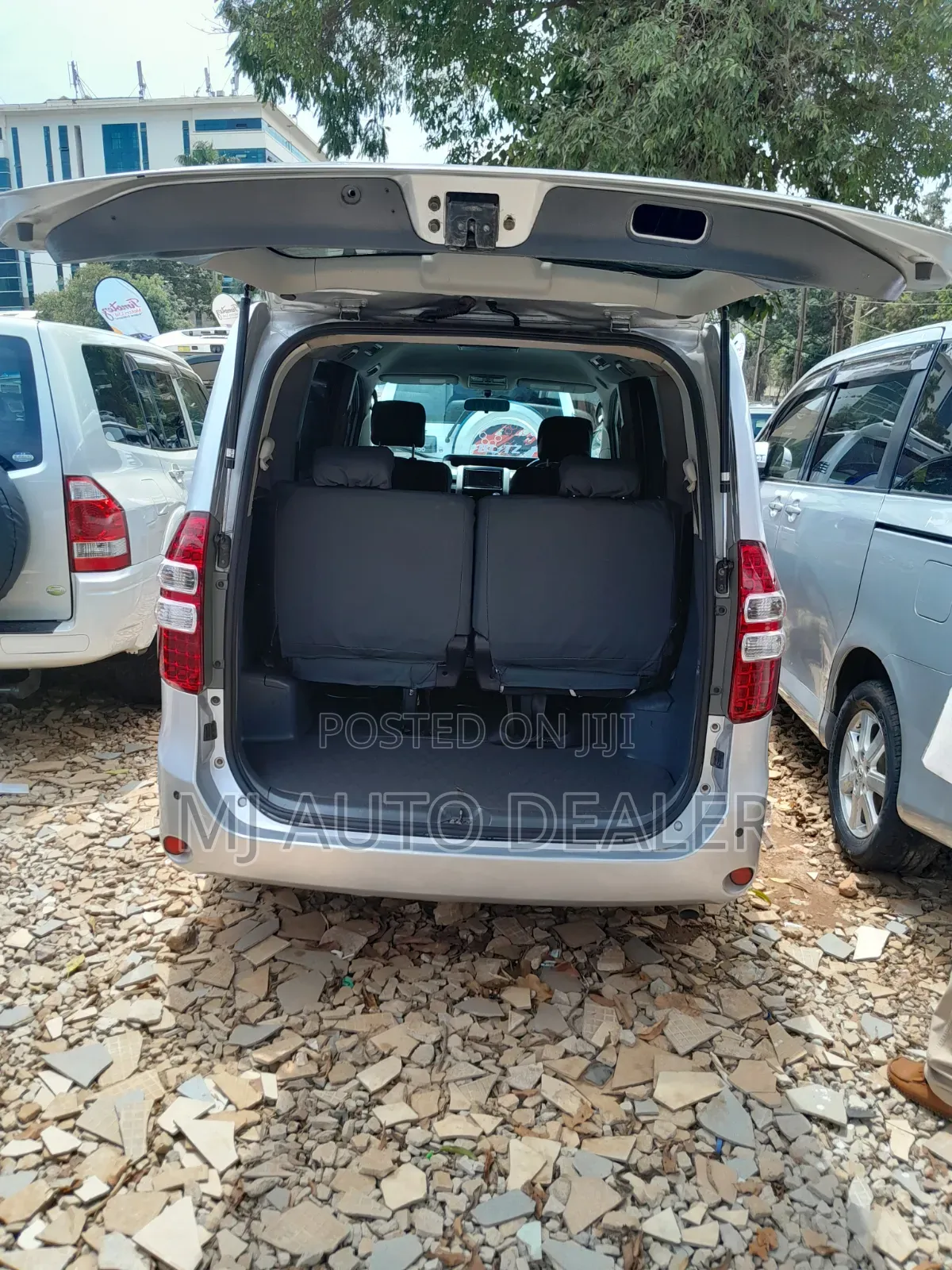 Toyota Noah 2010 Silver