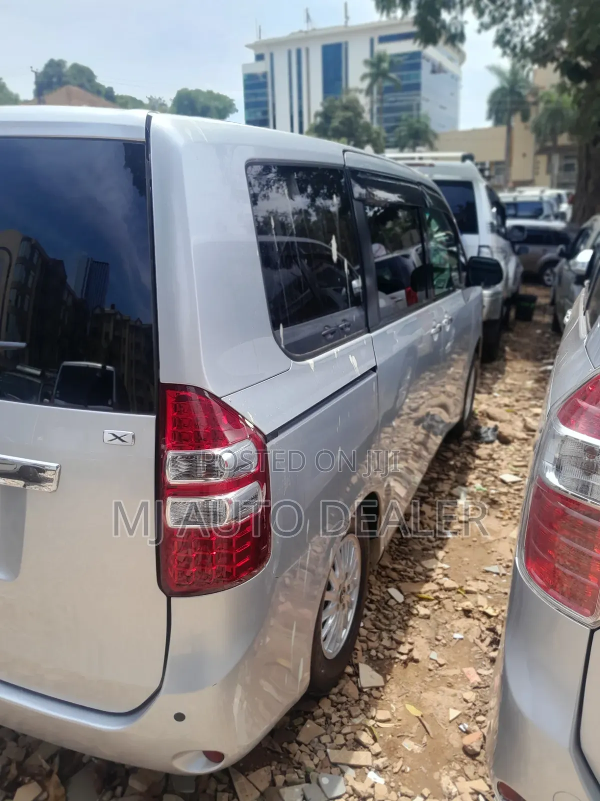 Toyota Noah 2010 Silver