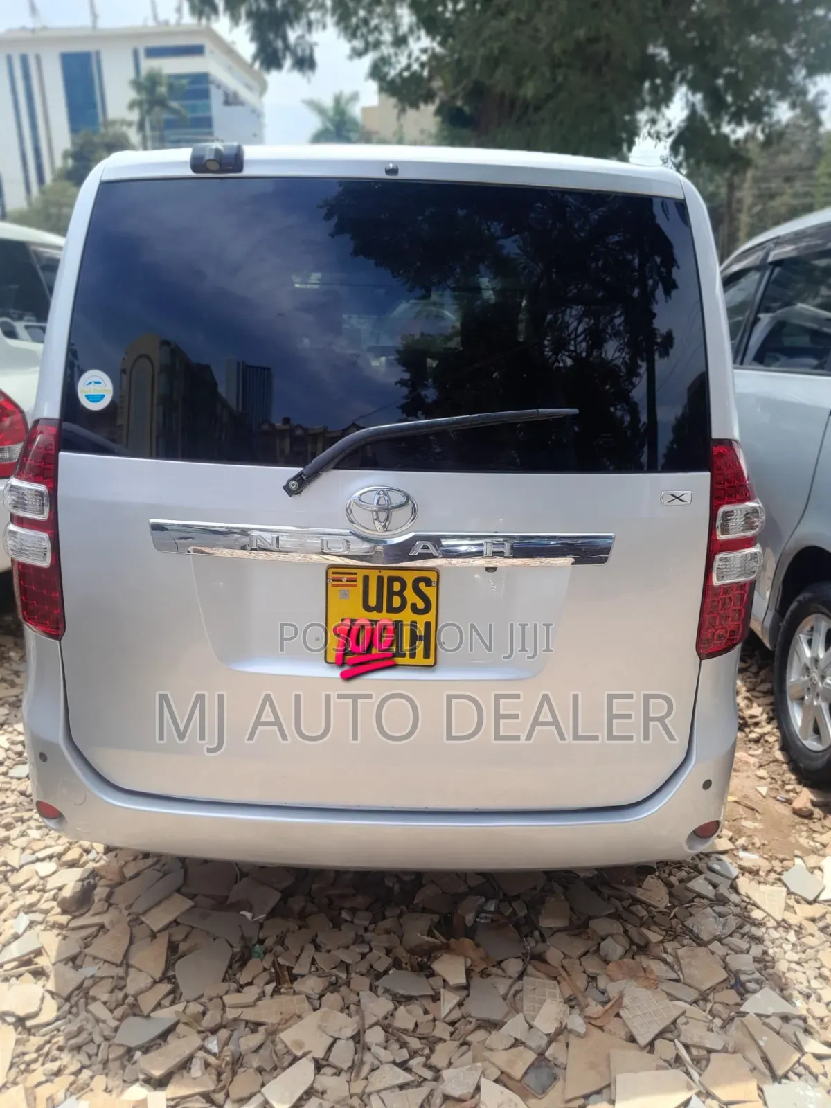 Toyota Noah 2010 Silver