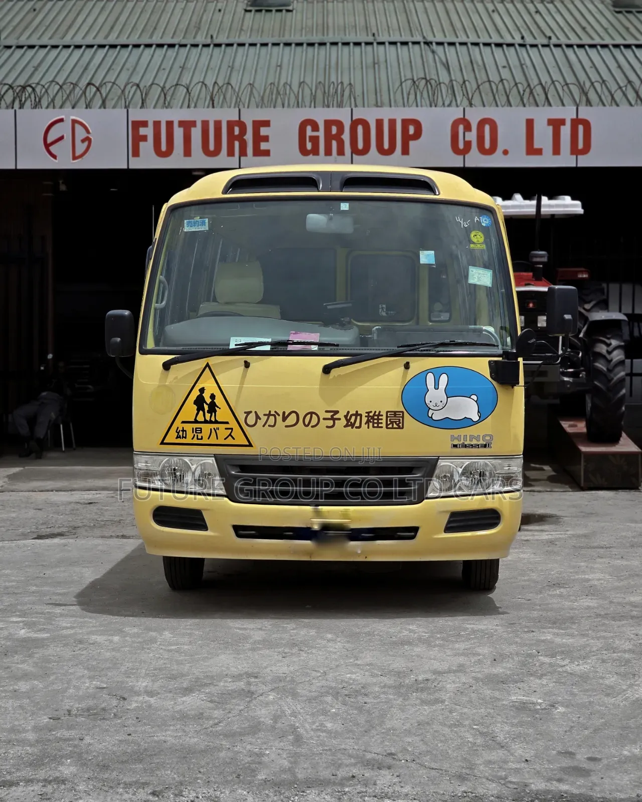 Hino Dutro 2014 Yellow