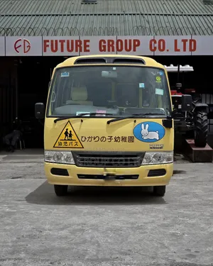 Hino Dutro 2014 Yellow