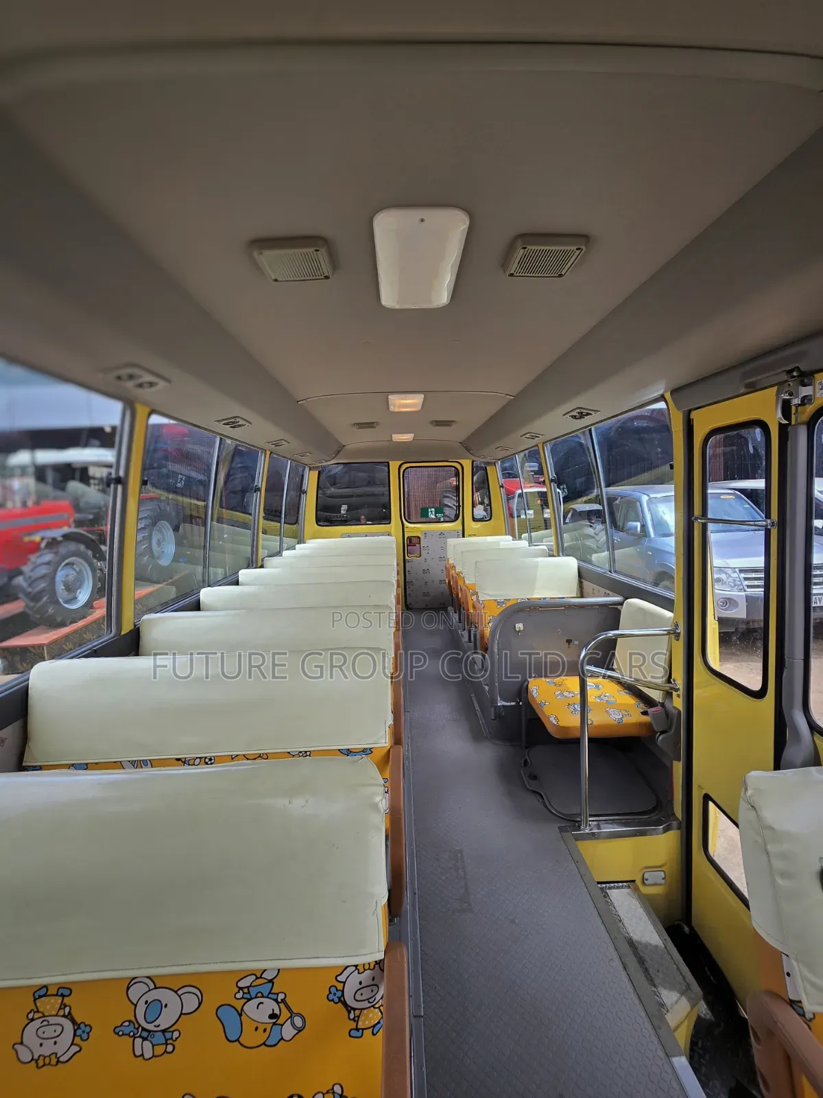 Hino Dutro 2014 Yellow