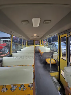 Hino Dutro 2014 Yellow