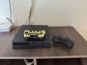 PS4 Slim (Chipped )