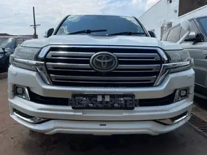 Toyota Land Cruiser 2017 White
