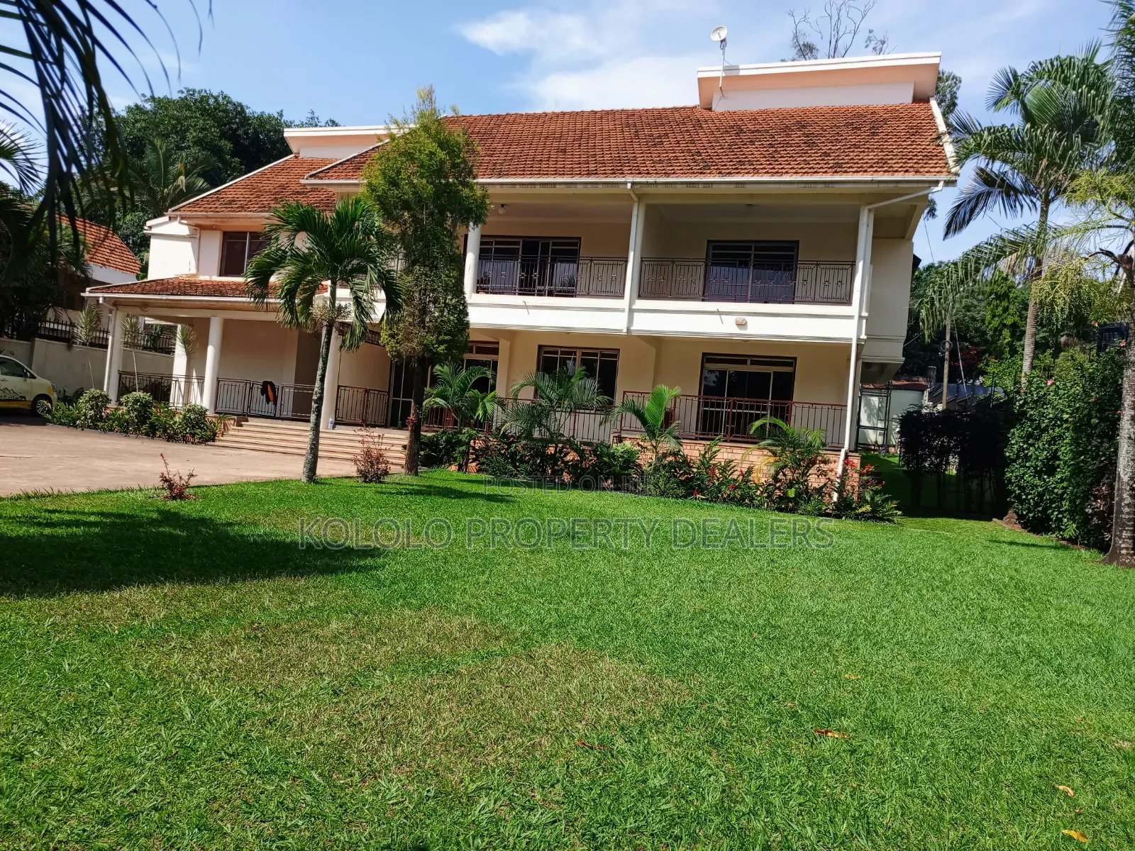 9bdrm Mansion in Bugolobi, Central Division for sale