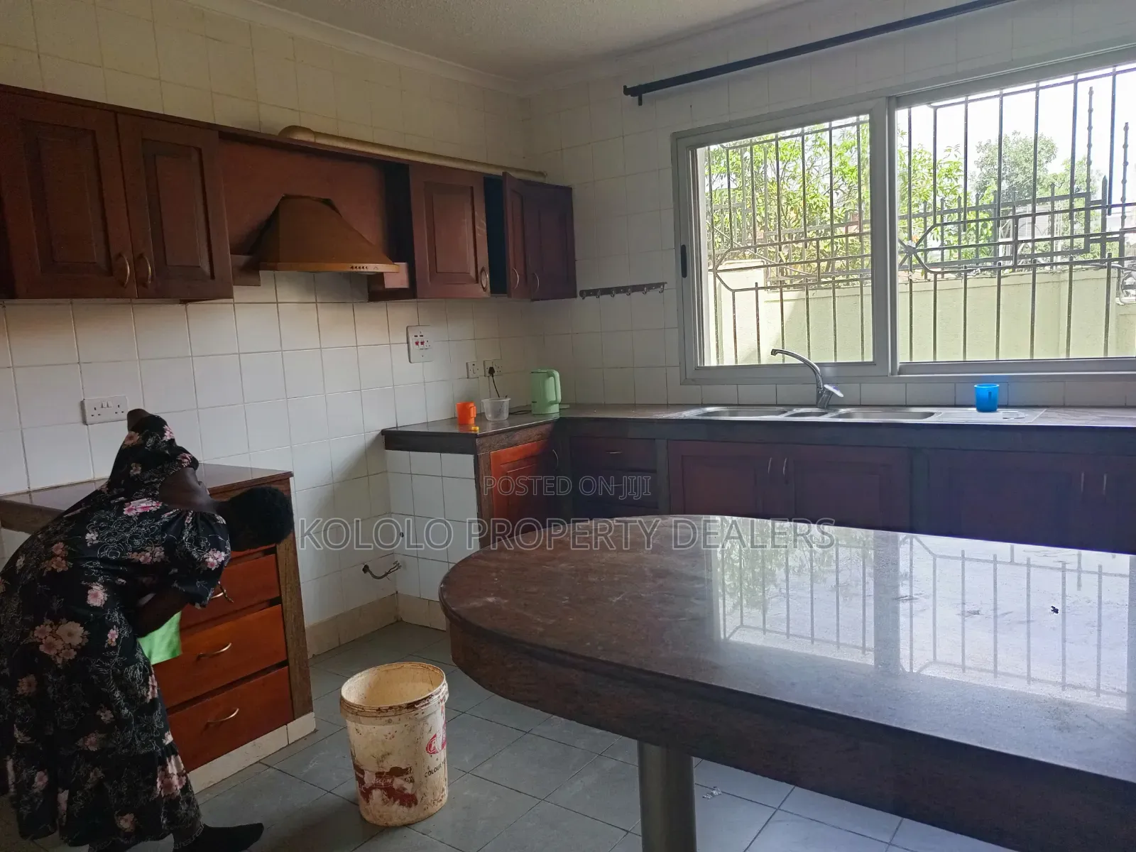 9bdrm Mansion in Bugolobi, Central Division for sale