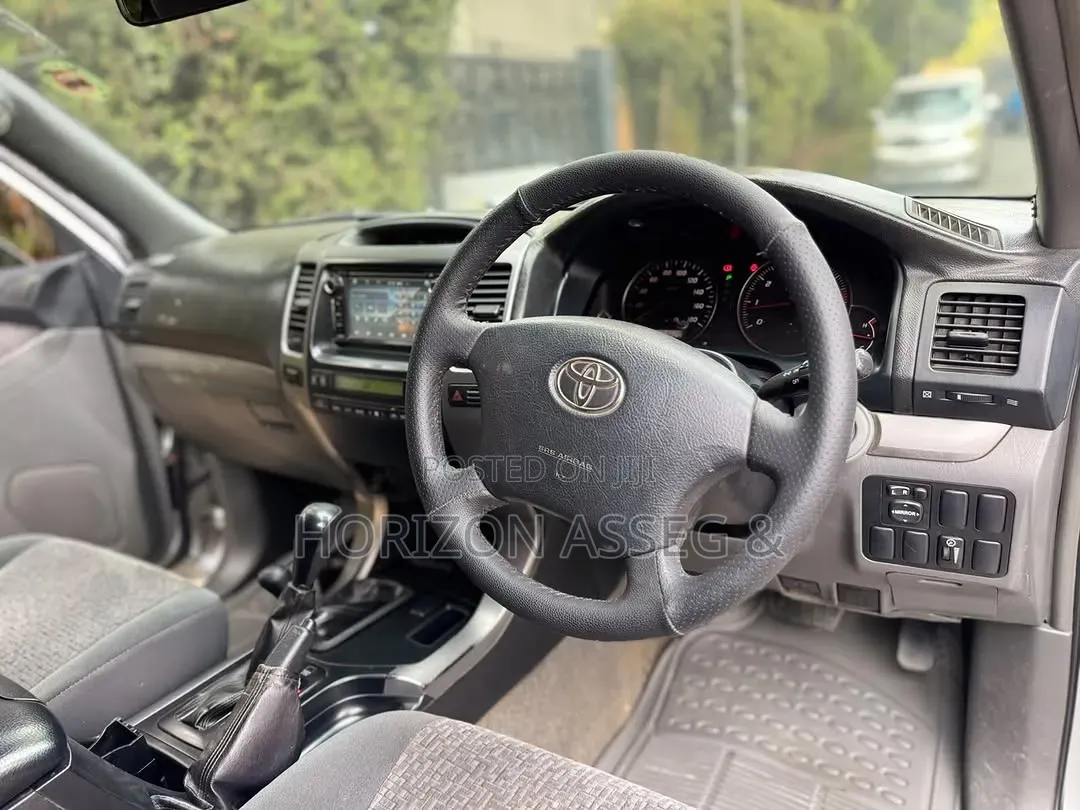 Toyota Land Cruiser Prado 2.7 5dr 2004 Gray