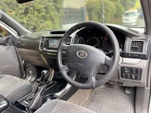 Toyota Land Cruiser Prado 2.7 5dr 2004 Gray