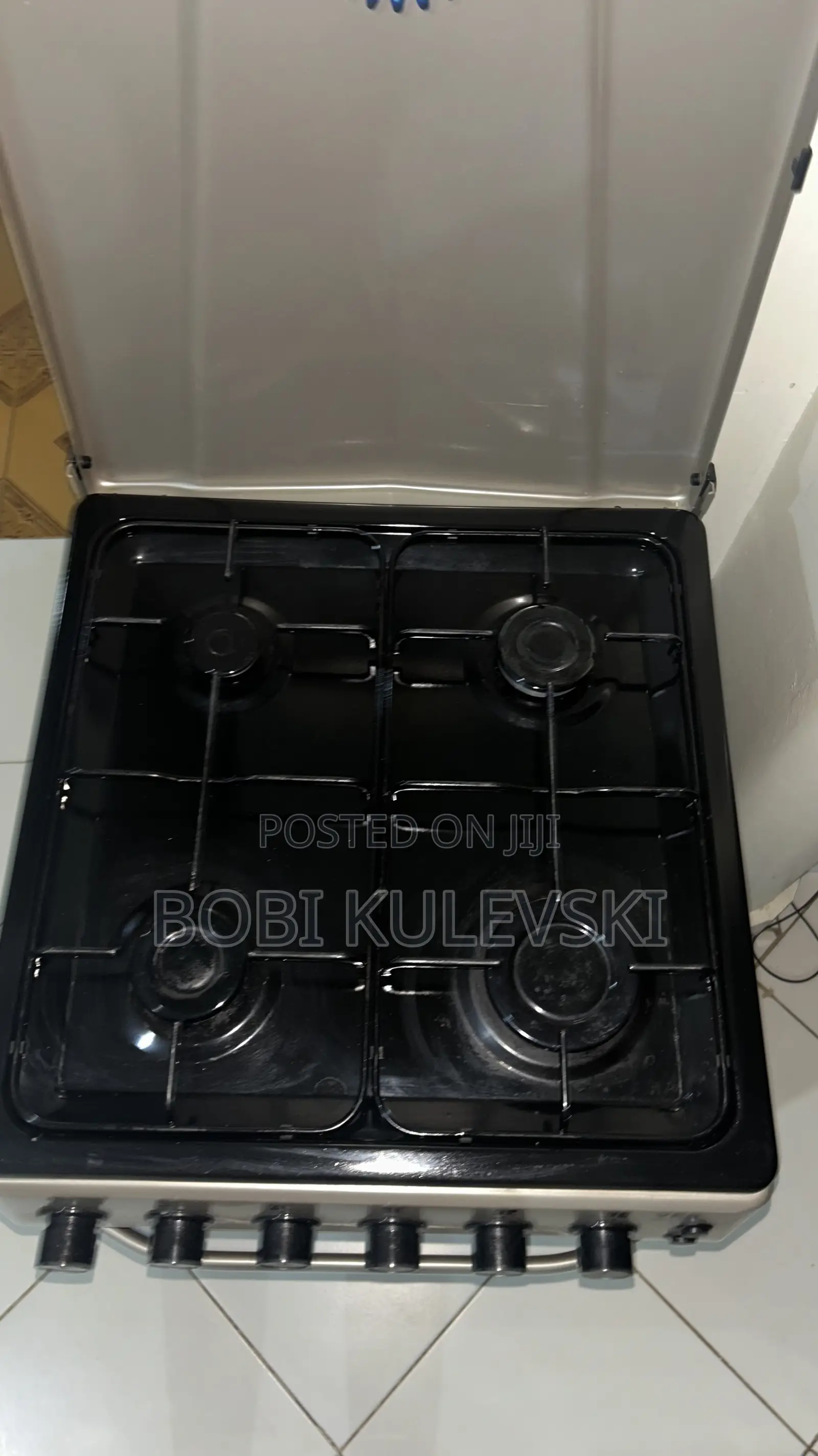 YES: 4 Burner Gas Oven/Cooker