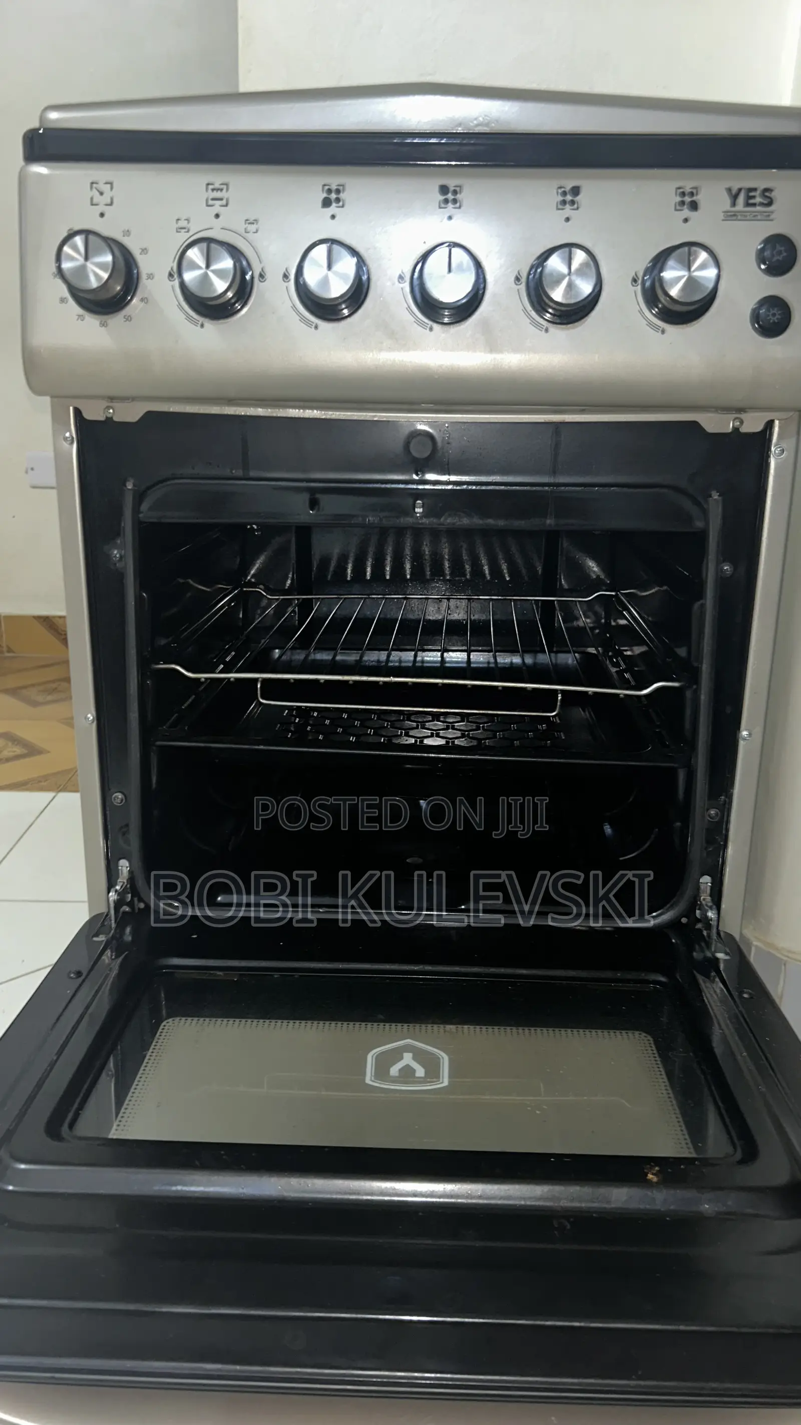 YES: 4 Burner Gas Oven/Cooker