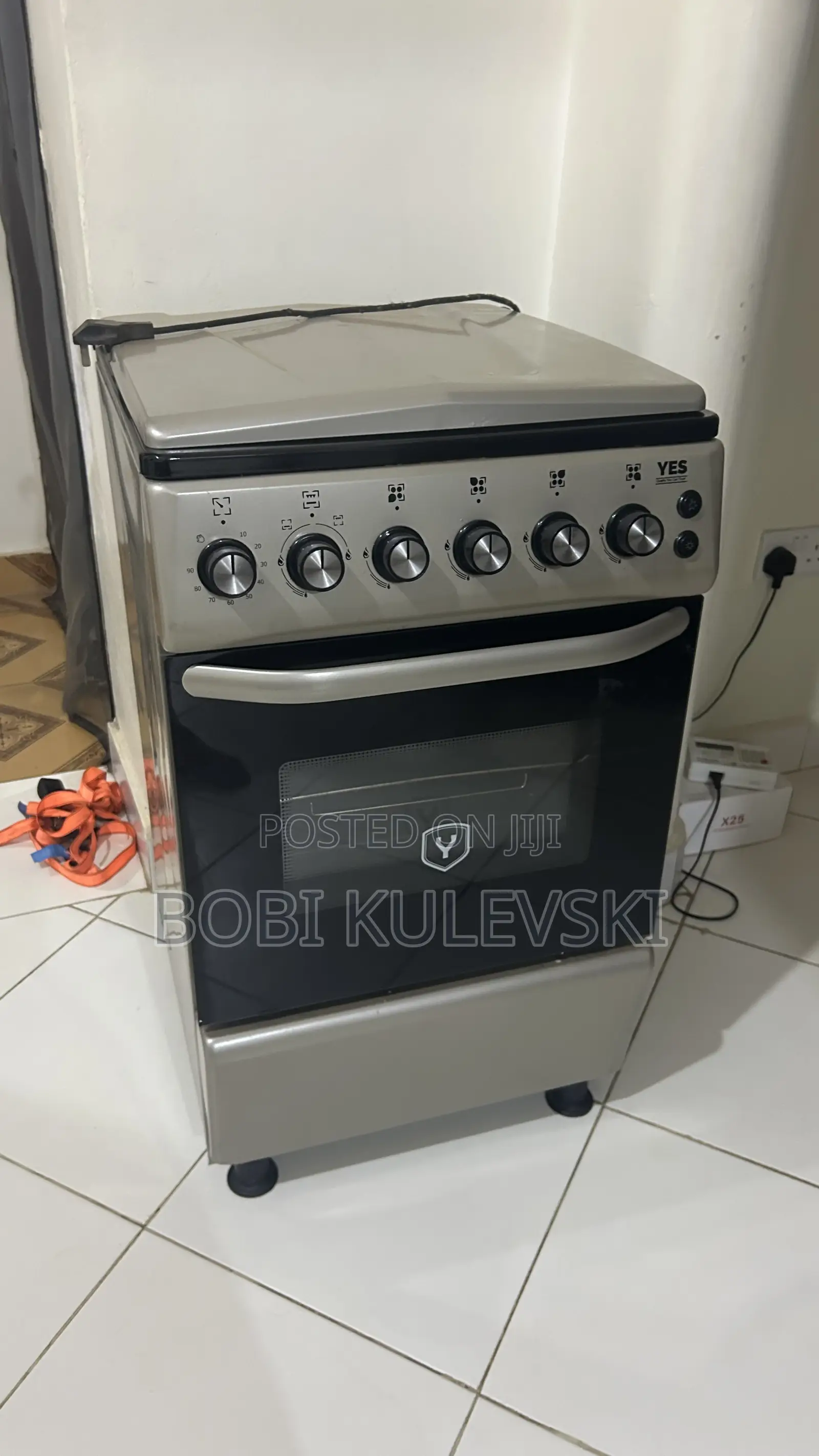 YES: 4 Burner Gas Oven/Cooker