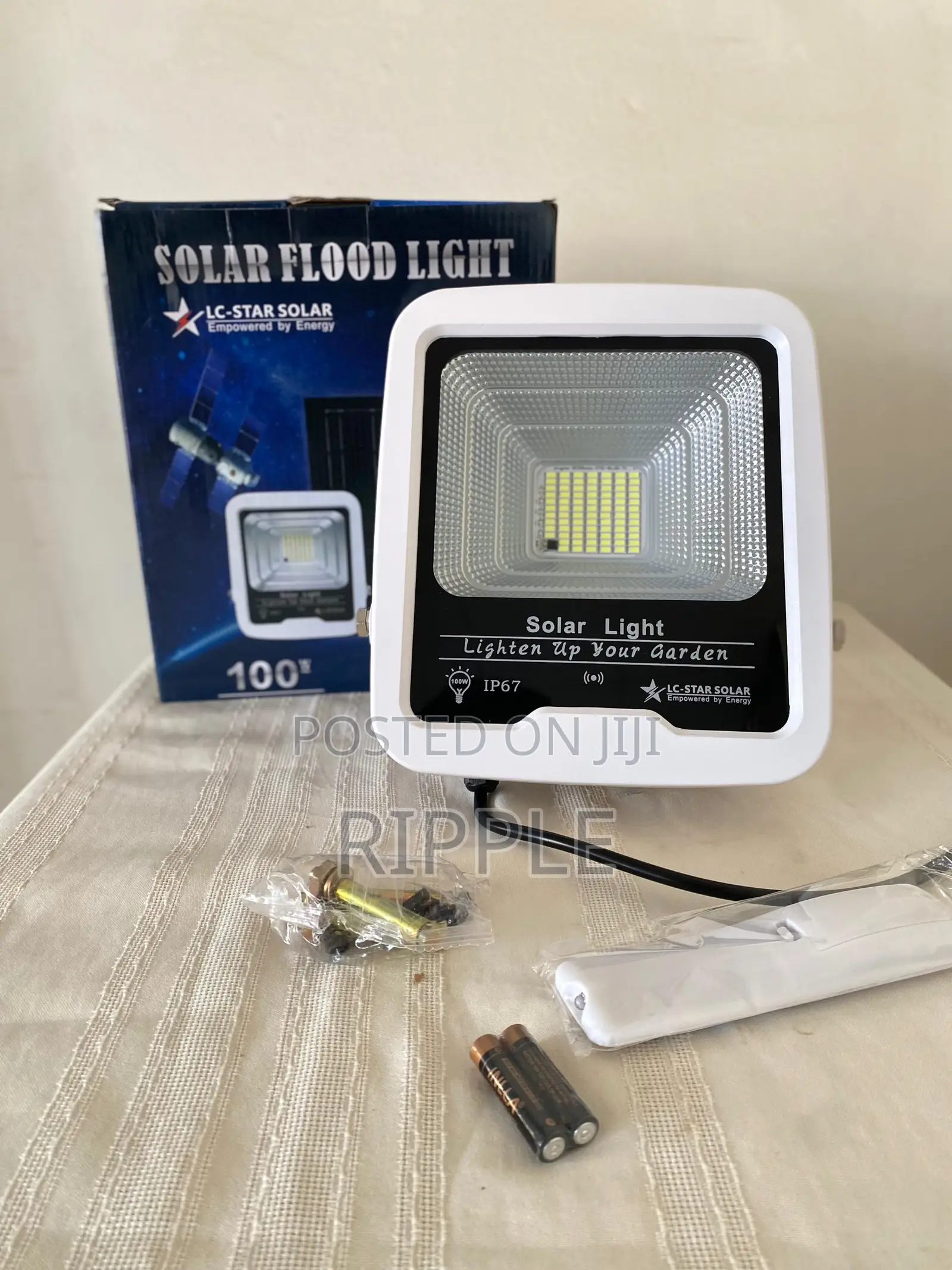 200W Solar Security Flood Light With Panel & Remote