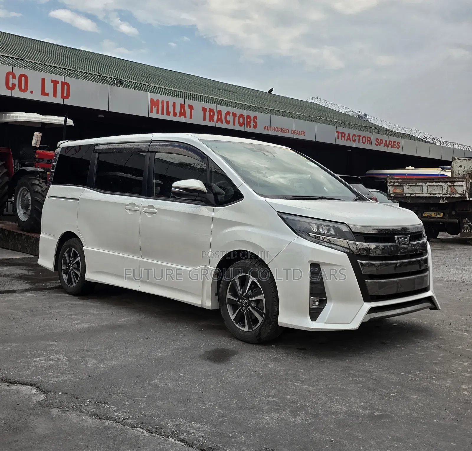 Toyota Noah 2017 White